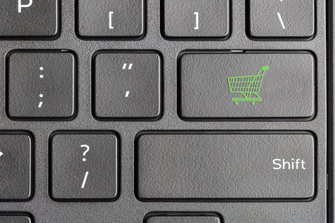 shopping-cart-icon-on-computer-keyboard-PKRKWB6-1536x1024-1